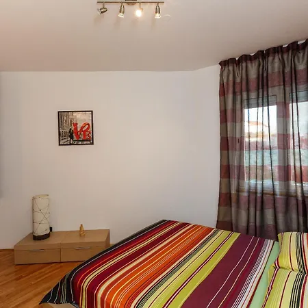 Zenta Apartament *